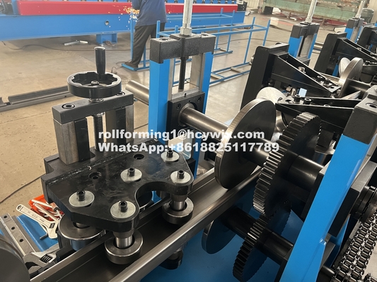 Jeden kliknięcie CZ Purlin Interchange Roll Forming Machine Chain Drive